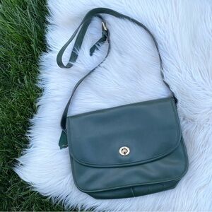 Vintage coach green crossbody city purse